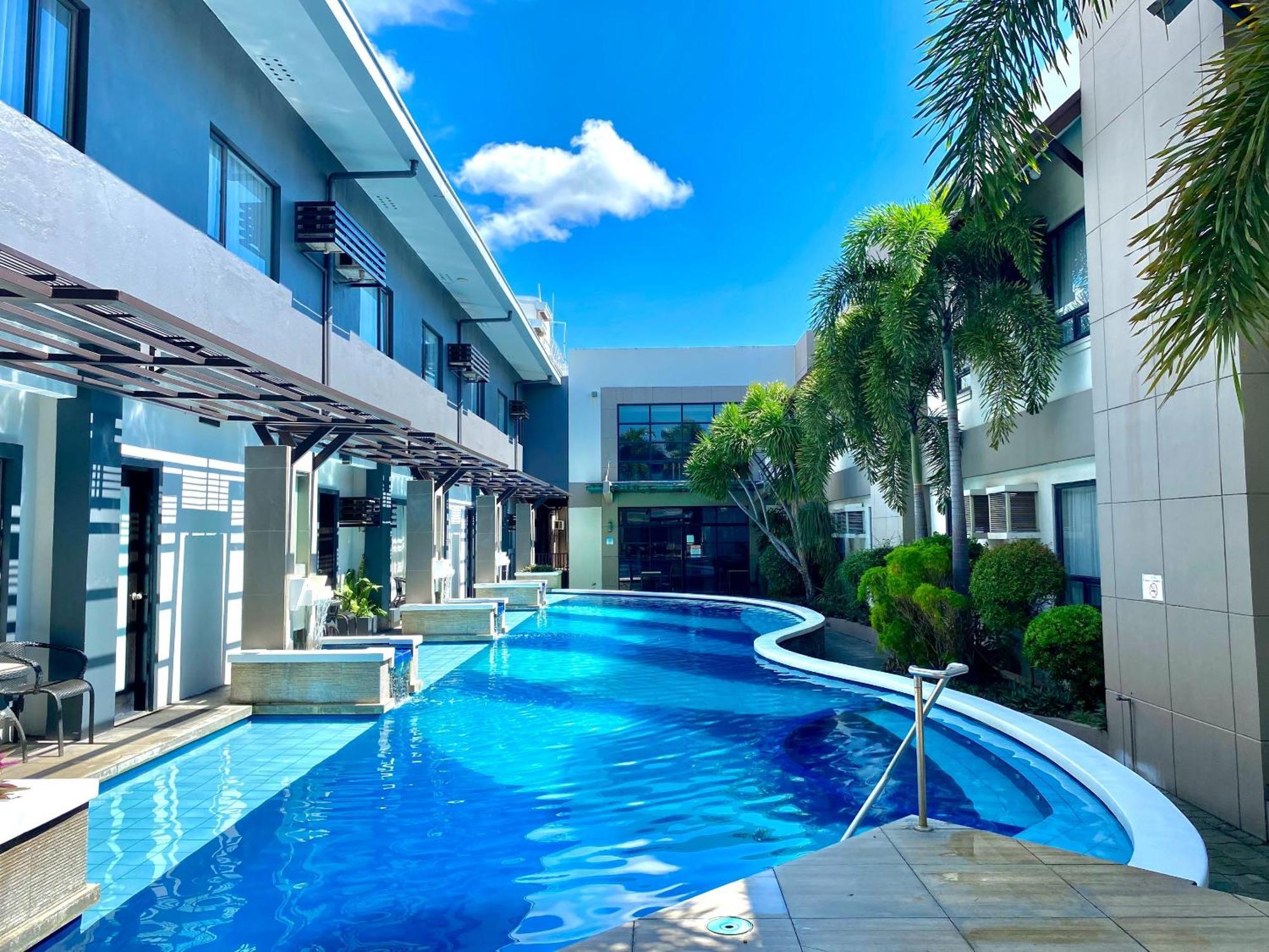 Circle Inn Hotel And Suites Bacolod Exterior photo