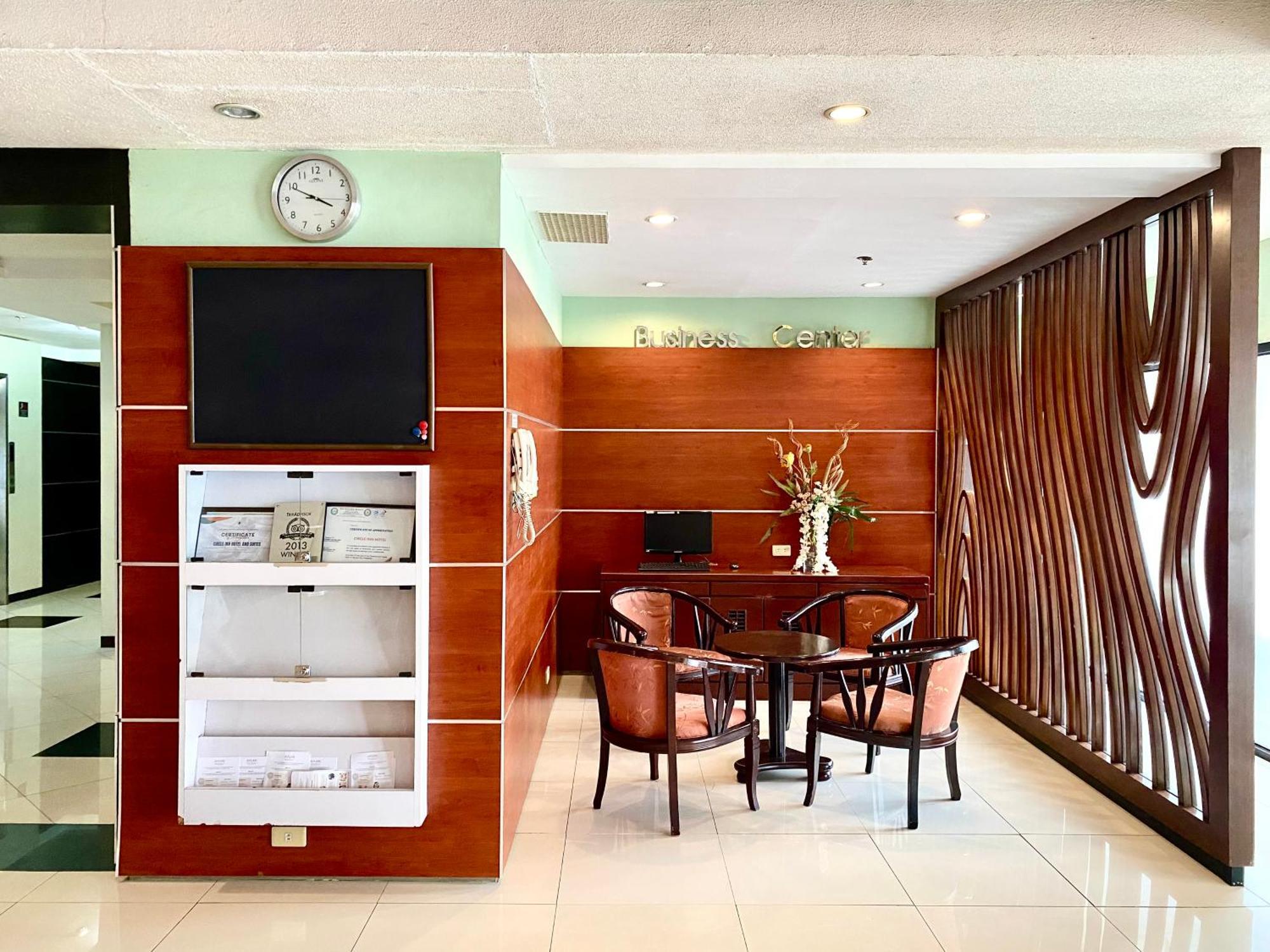 Circle Inn Hotel And Suites Bacolod Exterior photo