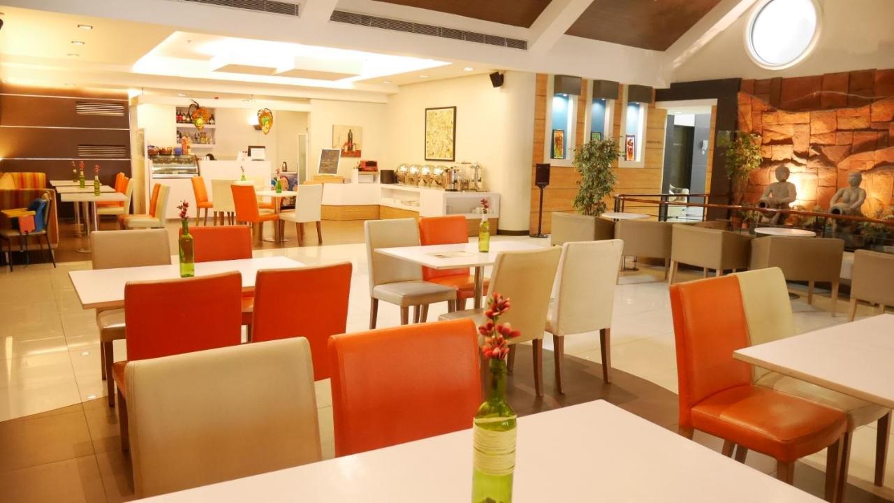 Circle Inn Hotel And Suites Bacolod Exterior photo