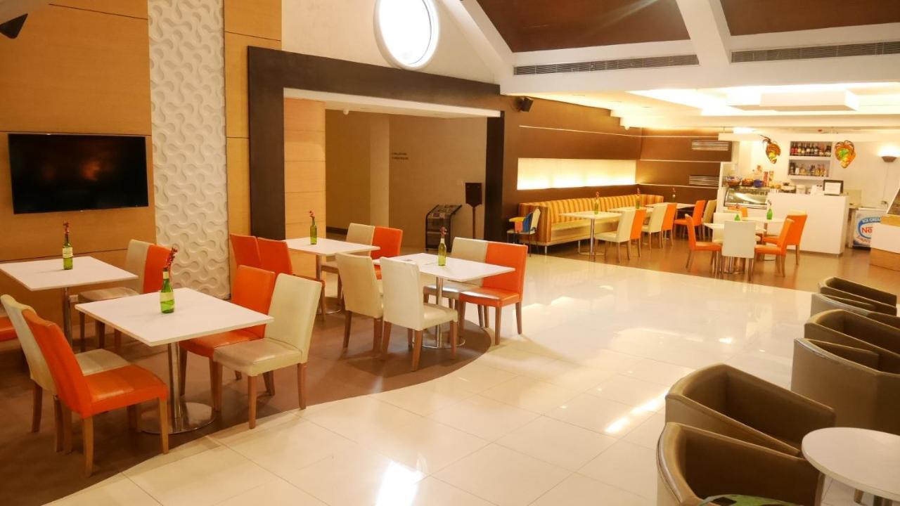 Circle Inn Hotel And Suites Bacolod Exterior photo