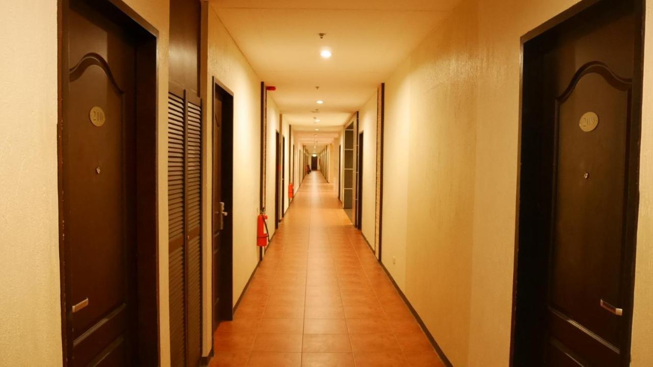 Circle Inn Hotel And Suites Bacolod Exterior photo